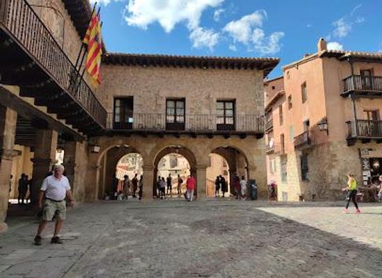 spain/teruel/attraction/plaza-mayor-albarracin
