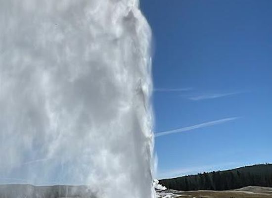montana/yellowstone-national-park/attraction/beehive-geyser