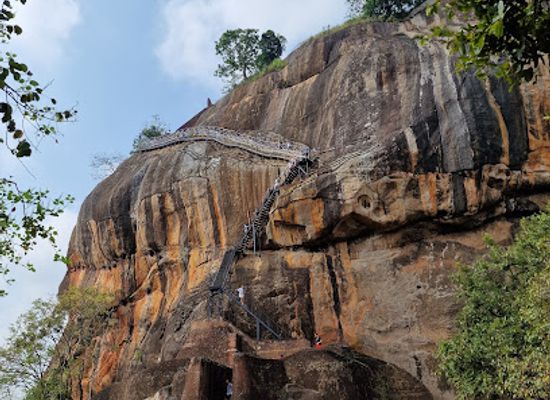 sri-lanka/sigiriya/attraction/cobra-hood-cave-sigiriya