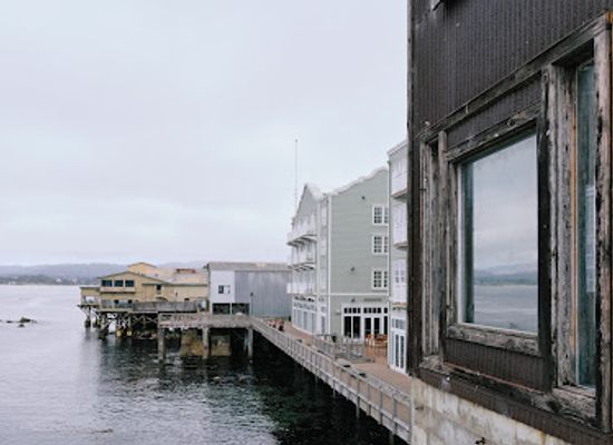 california/monterey/monterey-bay-aquarium/attraction/monterey-bay-sight-point