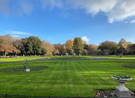 ireland/dublin/trinity-college/attraction/st-stephen-s-green