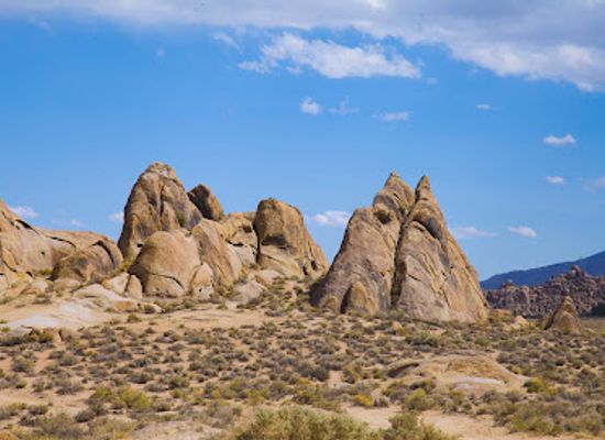california/sierra-nevada/attraction/mobius-arch-loop-trailhead