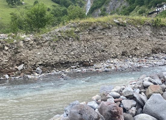 georgia/gudauri/attraction/beautiful-waterfall