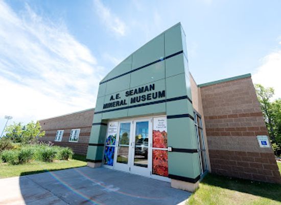 michigan/central-michigan/attraction/a-e-seaman-mineral-museum-of-michigan-tech