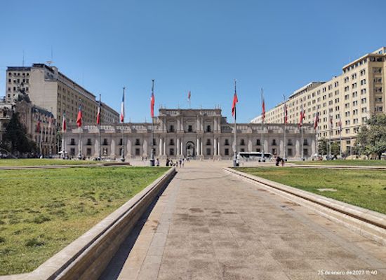 chile/metropolitan-region-of-santiago/attraction/la-moneda-palace