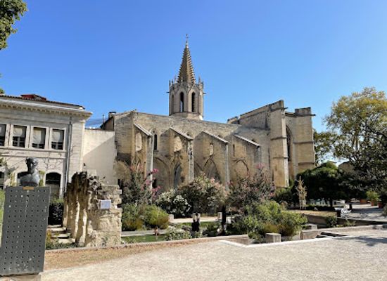 france/avignon/pont-saint-benezet/attraction/restos-del-claustro-de-saint-martial