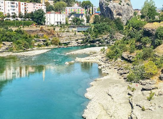 albania/has/attraction/guri-i-qytetit