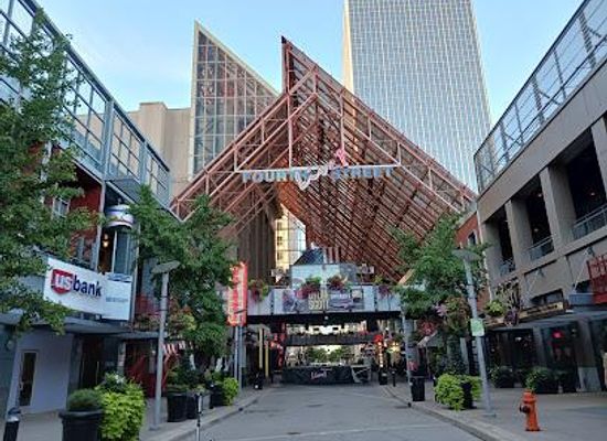 indiana/new-albany/attraction/fourth-street-live