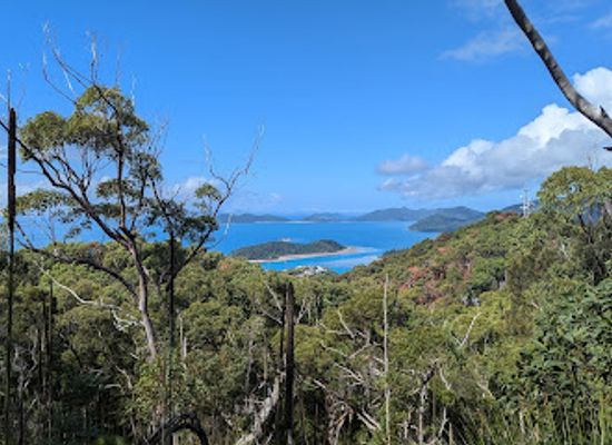 australia/whitsunday-islands/attraction/mt-rooper-lookout