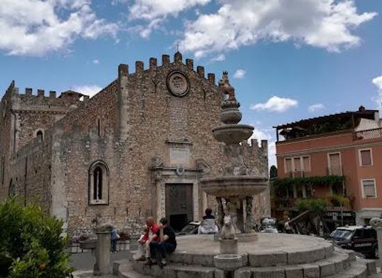 italy/taormina/attraction/corso-umberto