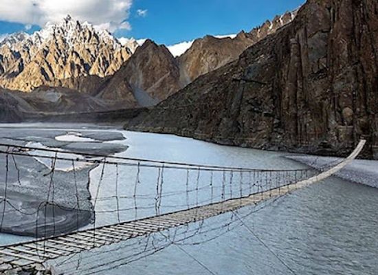 pakistan/gilgit/attraction/hussaini-suspension-bridge