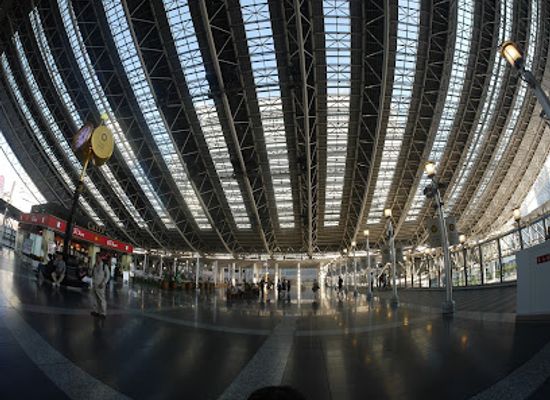 japan/osaka/umeda/attraction/osaka-station-city-square-of-space-time