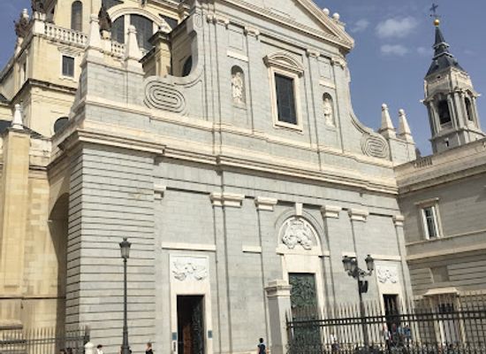 spain/madrid/la-latina/attraction/catedral-de-la-almudena