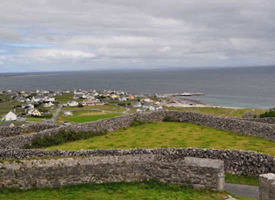 ireland/aran-islands/attraction/teampall-caomhan