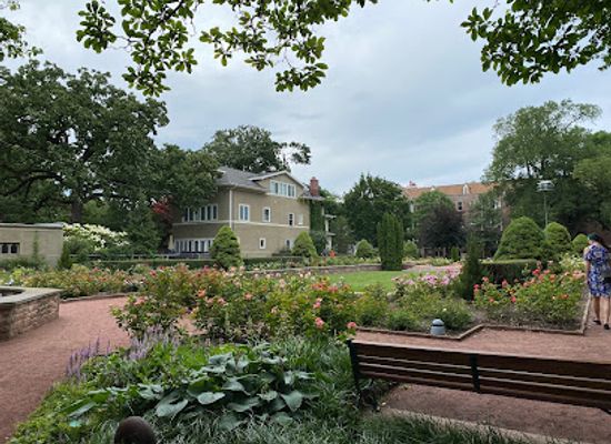 illinois/evanston/attraction/merrick-rose-garden