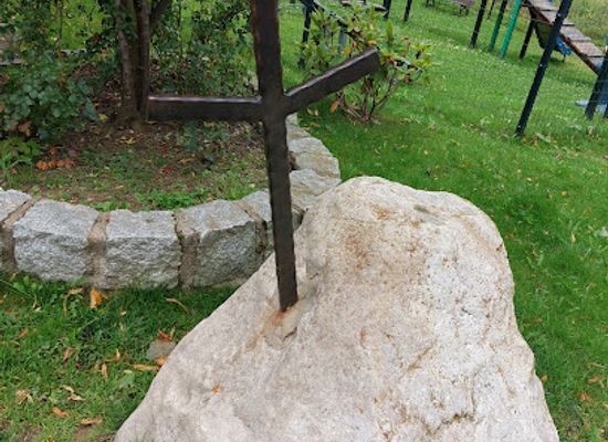 poland/karkonosze-mountains/attraction/miecz-w-skale