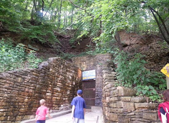 missouri/lincoln-hills/attraction/the-mark-twain-boyhood-home-museum-gallery