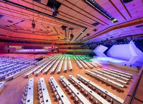 austria/vienna/attraction/austria-center