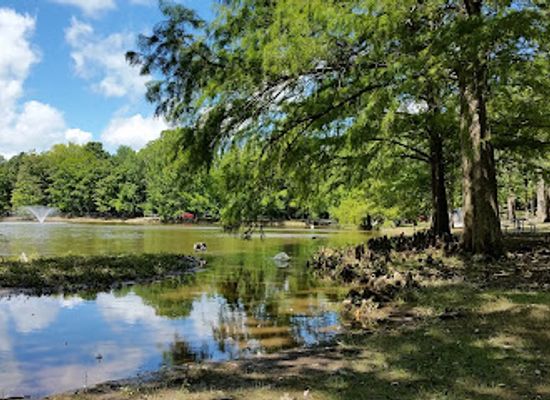 missouri/southwest-missouri/attraction/dunnegan-memorial-park