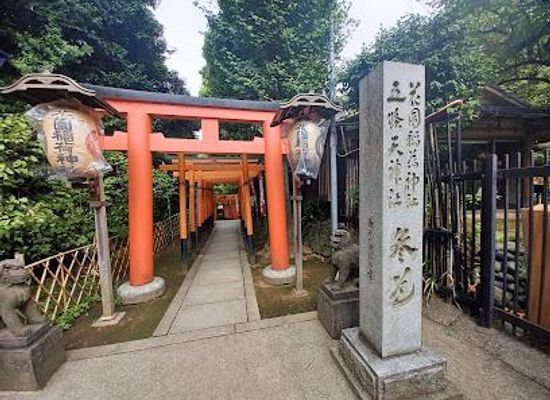 japan/tokyo/attraction/hanazono-inari-shrine
