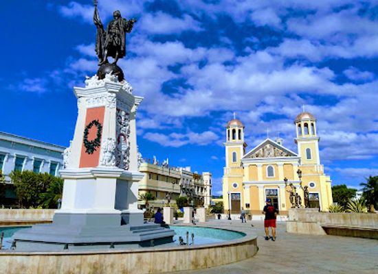 puerto-rico/west-region/attraction/plaza-cristobal-colon