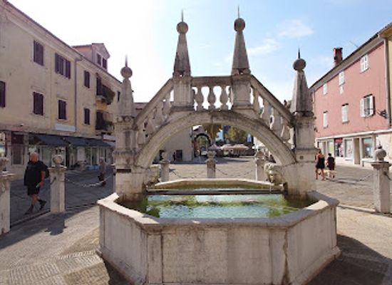 slovenia/littoral/attraction/da-ponte-fountain