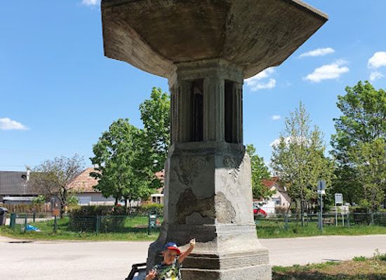 hungary/szekesfehervar/attraction/szent-gyorgy-kut