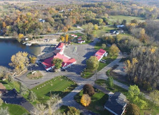 wisconsin/kettle-moraine/attraction/tiki-beach-resort