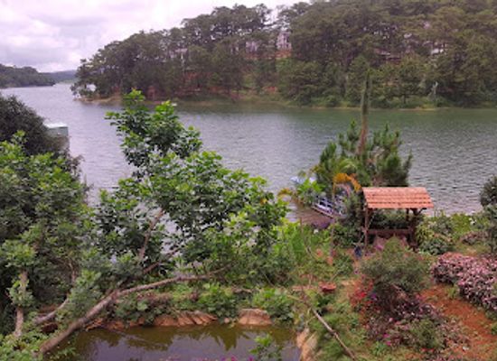 vietnam/dalat/valley-of-love/attraction/nhat-strawberry-garden