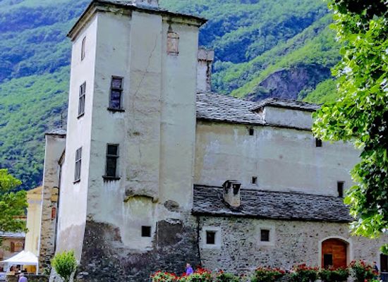 italy/aosta-valley/attraction/issogne-castle