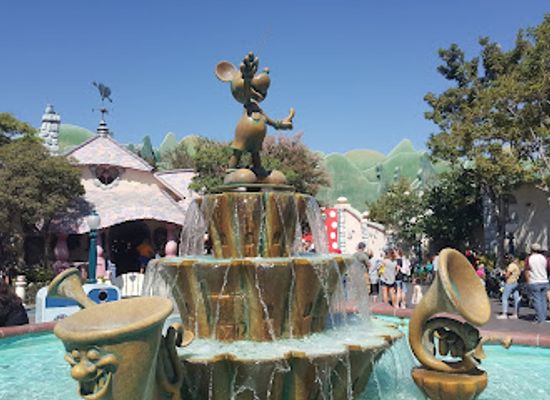 california/anaheim/disneyland-resort/attraction/minnie-s-house