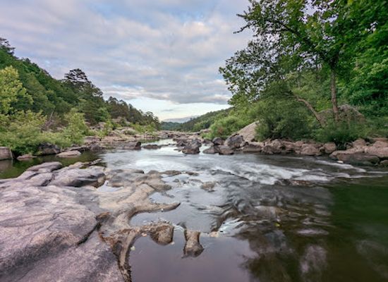 missouri/elephant-rocks-state-park/attraction/tiemann-shut-ins-trailhead