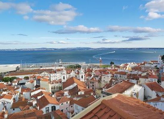 portugal/lisbon/attraction/largo-portas-do-sol