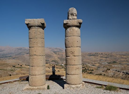 turkiye/commagene/attraction/karakus-tumulus