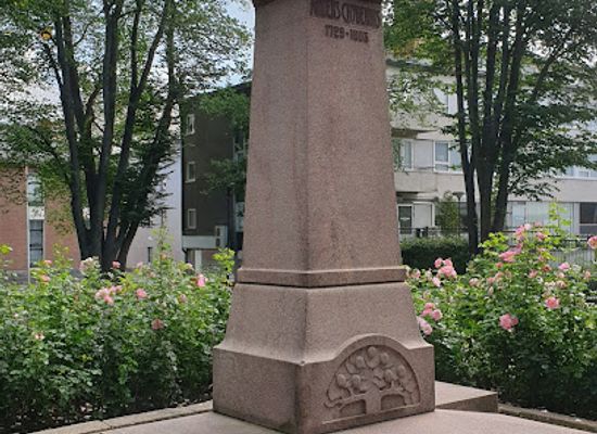 finland/ostrobothnia/attraction/anders-chydeniuksen-patsas