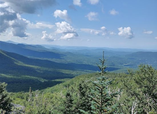 vermont/lamoille-county/attraction/cantilever-rock