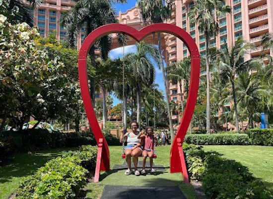 the-bahamas/new-providence/attraction/heart-swing-at-atlantis