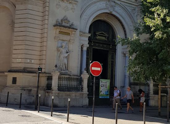 france/nimes/attraction/galerie-jules-salles