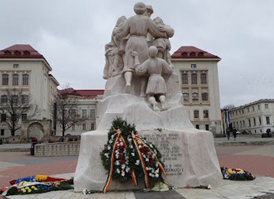 romania/iasi-surroundings/attraction/unity-monument