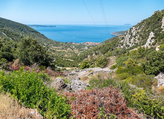 croatia/dalmatia/attraction/boj-pod-visom-central-dalmatia-croatia-theme-trails