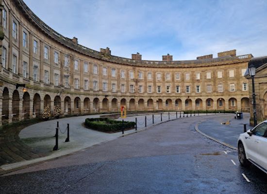 united-kingdom/peak-district/attraction/buxton-visitor-centre-the-buxton-crescent-experience