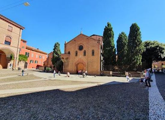 italy/bologna/attraction/via-santo-stefano