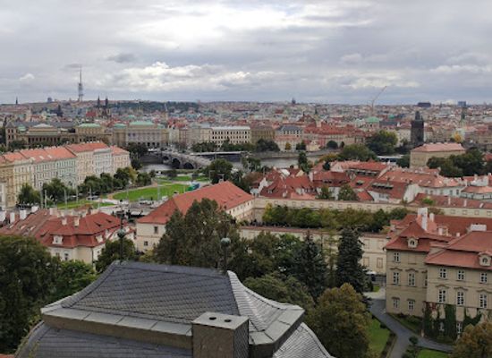 czechia/prague/josefov/attraction/old-jewish-cemetery