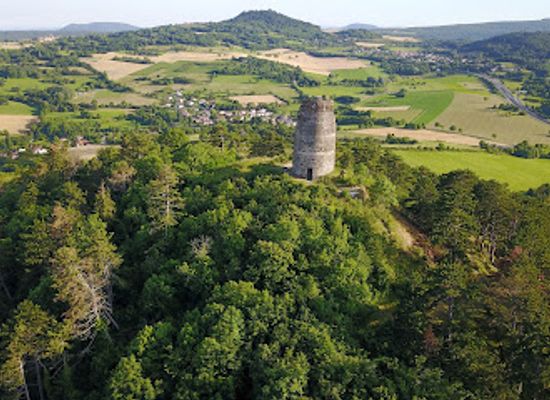 france/auvergne-volcanoes/attraction/ruine-du-chateau-de-montrognon