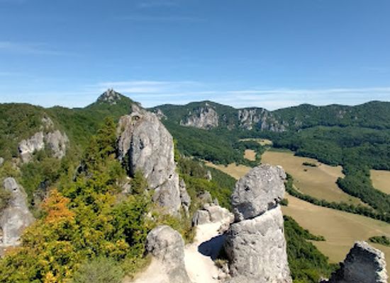 slovakia/turiec/attraction/sulovske-skaly-educational-trail