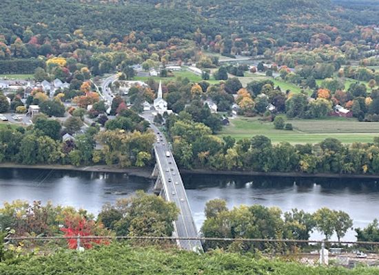 massachusetts/mohawk-trail/attraction/mount-sugarloaf-state-reservation