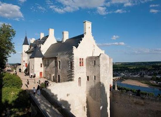 france/tours/attraction/forteresse-royale-de-chinon