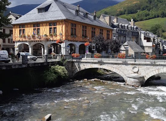 france/pyrenees/attraction/the-eagles-of-aure