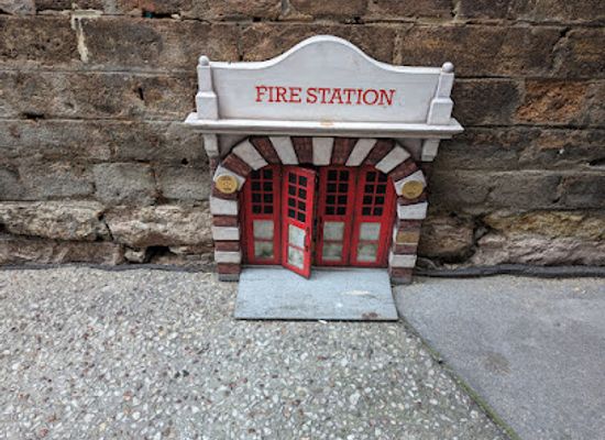 australia/brisbane/fortitude-valley/attraction/fire-station-tiny-door