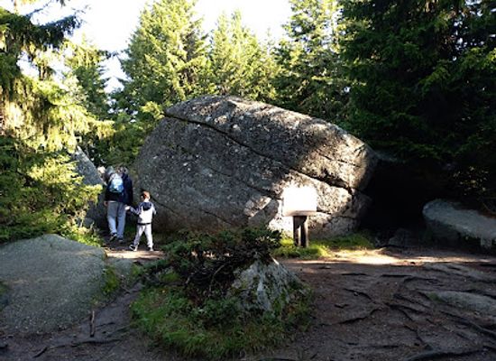 serbia/pomoravlje/attraction/markov-kamen